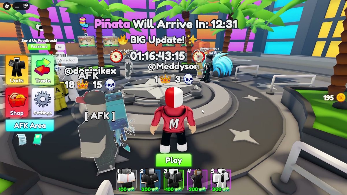 A crowded lobby session with several players around the hub